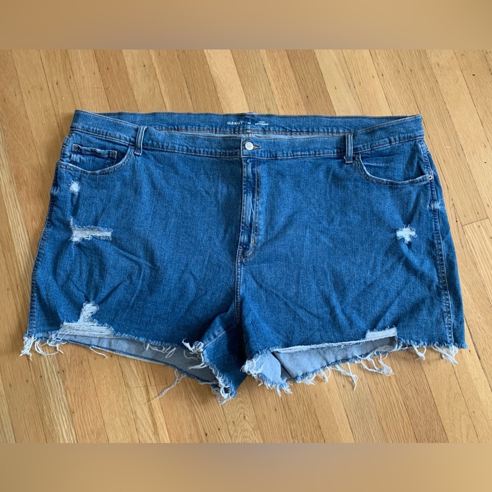 NWOT OLD NAVY MID-RISE BOYFRIEND DISTRESSED JEAN SHORTS PLUS SIZE 30